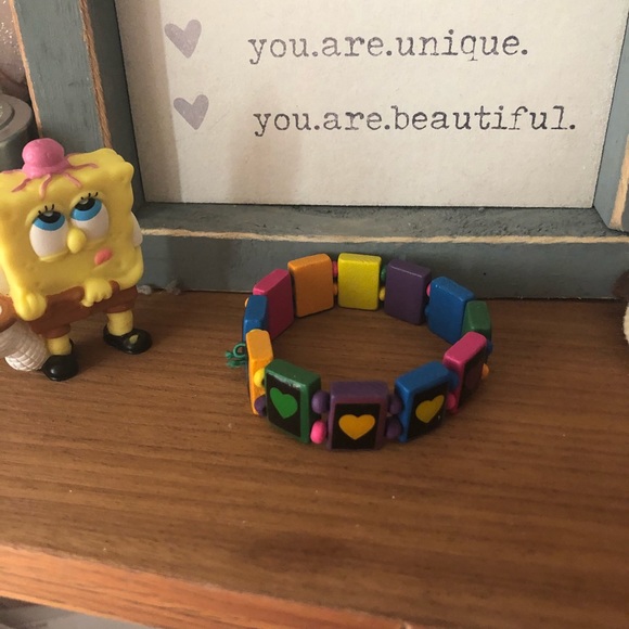 Fun Chunky Vibrant Wooden Bead Heart 90s Bracelet - Picture 2 of 6